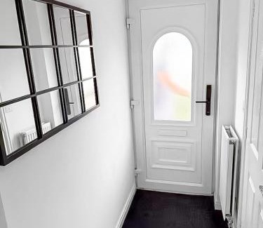 Liverpool Apartment | 3BR with Ensuite & Downstairs WC