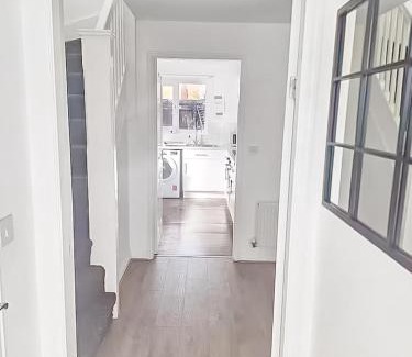 Liverpool Apartment | 3BR with Ensuite & Downstairs WC