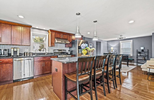 Revere House | 3BR1.5BA Retreat - Near Airport