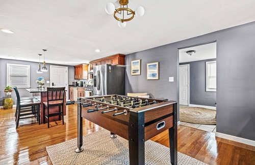 Revere House | 3BR1.5BA Retreat - Near Airport