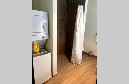 North Oakland Apartment | 3E-*New* Apt 10 min to Children’s Hospital, slps 4