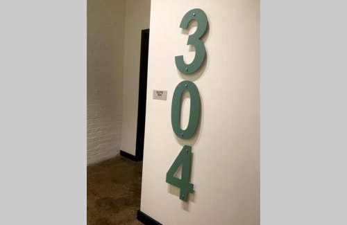 North Oakland Apartment | 3E-*Renovated* 5 min to UPMC Shadyside, sleeps 6