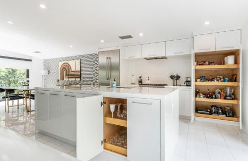 Hollywood Dell House | $3M Modern Hollywood New Construction Villa Oasis