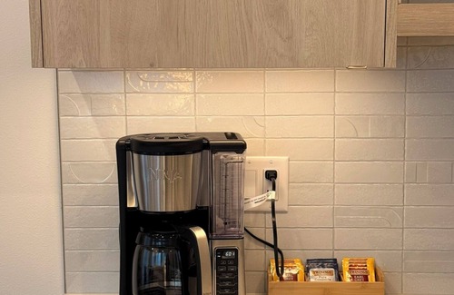 Broadway House | 3min Walk to Capitol Hill Station - Modern 3BR/3BA Townhome