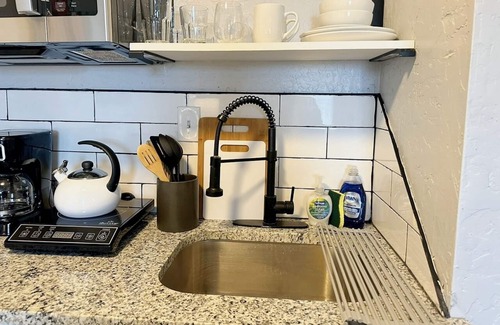 Central Oklahoma City Apartment | 3mins Asia Dist| Kitchen | Rain Faucet Shower| Enjoy Christmas