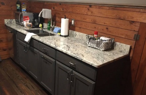 Charleston Apartment | 3rd floor loft apt w historic charm + modern finishes, 1500 block of Lee St East