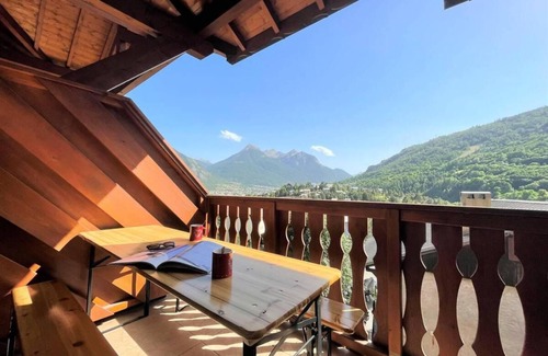 Forville Apartment | 3rd floor, view panoramic, balcony, parking, tv, 64m², Serre Chevalier