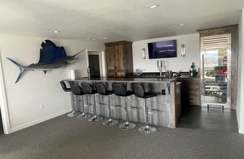 Carrolls House | 4,400 square foot home in Kalama with Columbia River views!