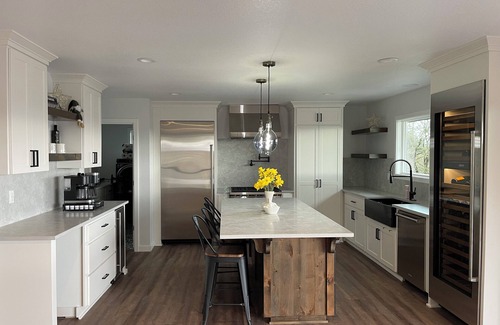 Carrolls House | 4,400 square foot home in Kalama with Columbia River views!