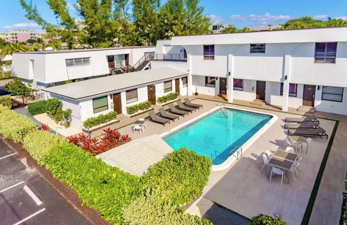 Survey Creek Apartment | 4 Apt Block for Large Groups | Sleeps 10 to 16!