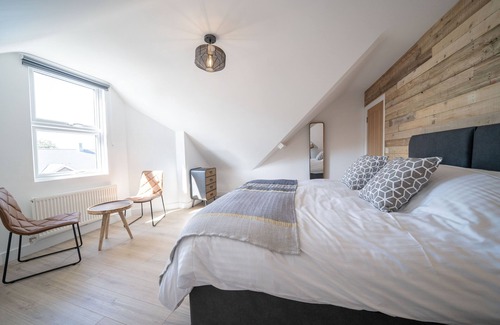 Headington Apartment | ** 4 Ashbrook Windmill - Luxury second floor 2 bedroom flat **