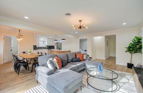 Braeswood Place House | 4-BD Central Location w Pool Patio Firepit