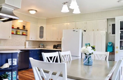 Edinboro House | 4 bdr Cottage, Edinboro Lake Views, Dogs Welcome