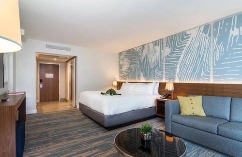 Central Beach Hotel | 4 Beachside Suite Near Shopping & Cultural Landmarks