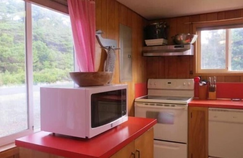 Florence House | 4 Bed, 2 Bath, Dog friendly, beach views- Sand Dollar Shores
