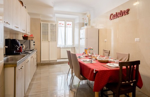 Esquilino Apartment | 4 Bed Apt Sleeps 8 -Ensuite Bathrooms - Tv & WiFi