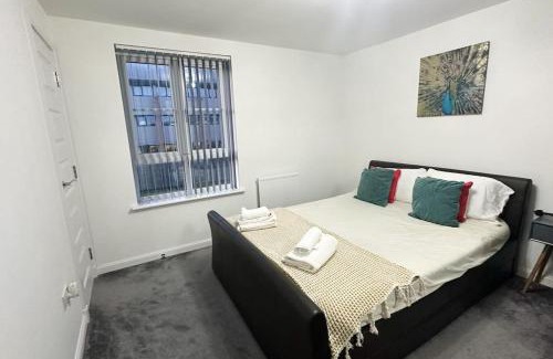 Longcroft House | 4 Bed complete Home in Edinburgh Near Airport