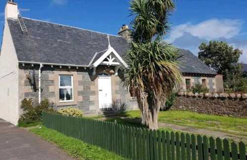 Campbeltown House | 4 Bed Cottage Sleeps 6-Pet-Friendly-Private Garden