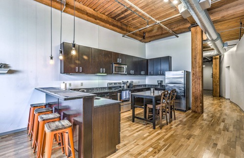 Downtown West Apartment | 4 Bed DWTN Loft✦Sleep 8✦Walk to Attractions✦W/D