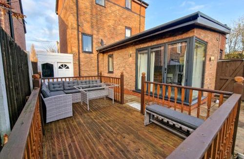 Trafford House | 4 Bed Home in Altrincham by City SuperHost