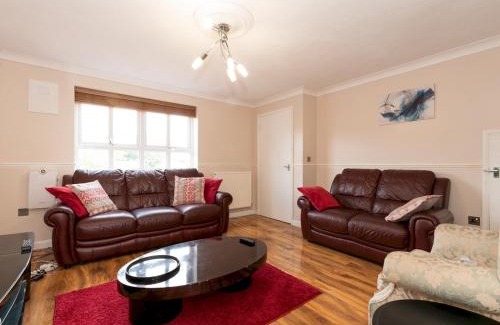 Thamesmead House | 4 Bed House in Greater London Parking Pass the Keys