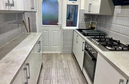 Birmingham House | 4 Bed House-Sleeps 8-Free Parking