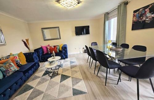 Kirkliston Apartment | 4 bed house With 6 Beds