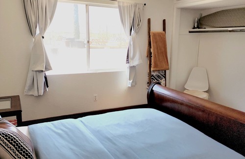 Joshua Tree House | 4 Bed JT Cabin, Spa, AC, Heat, Views, Minutes To Joshua Tree Park