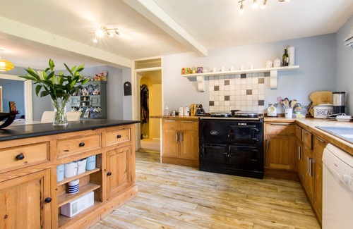 Battle House | 4 bed period family home with aga with lazy weekend rates.