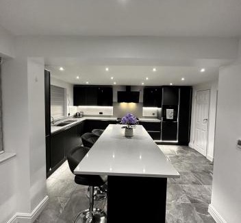 Colchester Apartment | 4 bed private home in Colchester