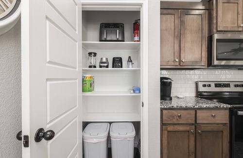 Temple House | 4-Bed Sanctuary: Comfortable Retreat near Hospital