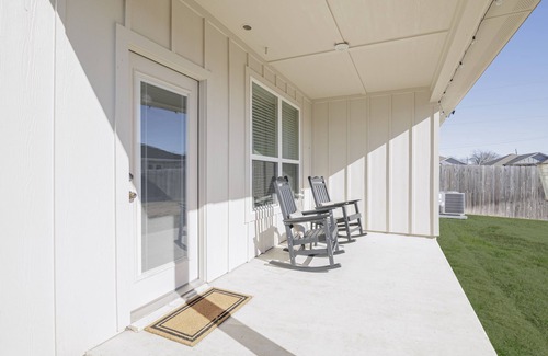Temple House | 4-Bed Sanctuary: Comfortable Retreat near Hospital