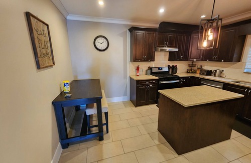 Burnaby House | 4-bedroom/2.5bath house, in quiet Burnaby, close to Buses/Metro/shopping