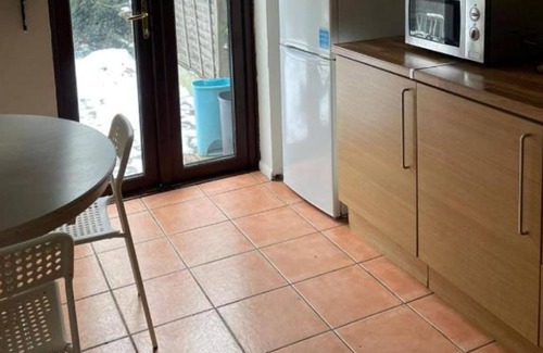 Newham Apartment | 4 bedroom 2 bathroom home