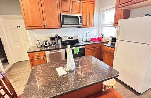 East Somerville Apartment | 4 Bedroom 2 Bathroom Home Close to Metro, Near Central Boston & Cambridge