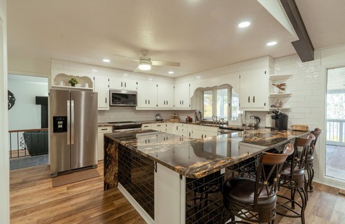 Heber Springs House | 4 Bedroom + 3.5 Bathroom Greers Ferry Lakefront Home in Heber Springs!