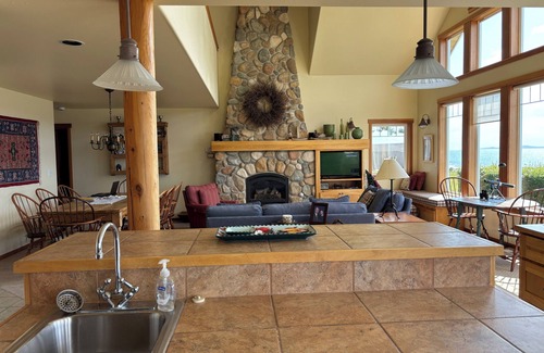 Anacortes House | 4-bedroom, 3.5-bath beachfront property on beautiful, serene Guemes Island.