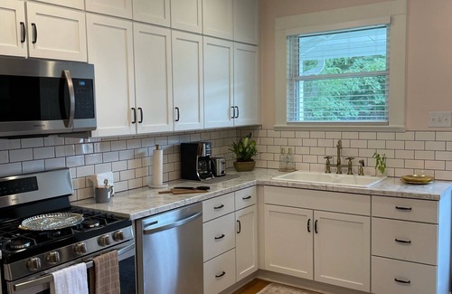 La Salle House | 4 Bedroom, 3 Full Bathrooms - 10 Minutes to Starved Rock!