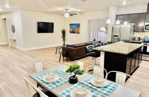 Fernley House | 4-Bedroom 5TVs Sleeps 13/Pet OK