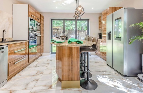 Christchurch Cottage | 4 bedroom accommodation in Bournemouth, near Christchurch