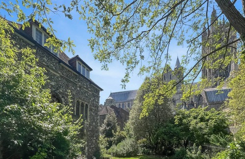 Canterbury Cottage | 4 bedroom accommodation in Canterbury