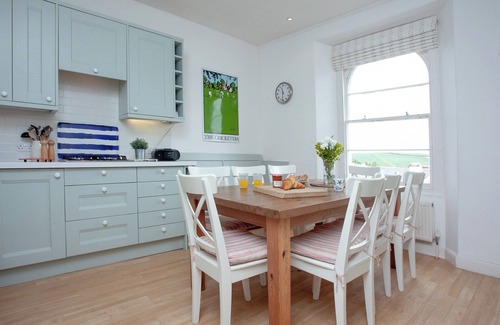 Salcombe Cottage | 4 bedroom accommodation in Devon Road