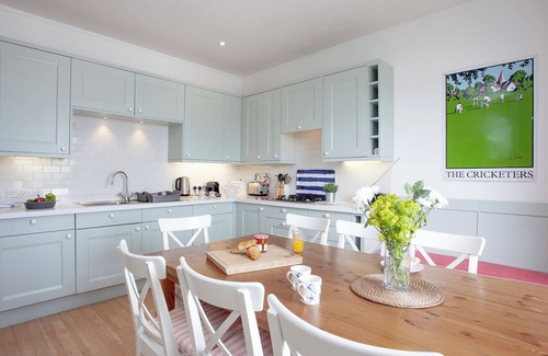 Salcombe Cottage | 4 bedroom accommodation in Devon Road