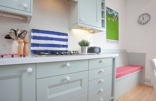 Salcombe Cottage | 4 bedroom accommodation in Devon Road