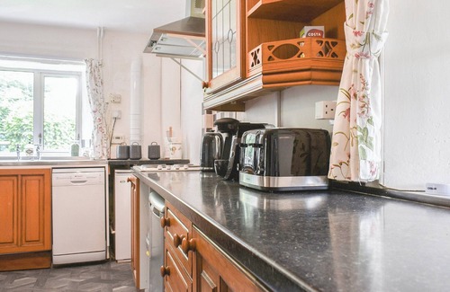 Hewish Cottage | 4 bedroom accommodation in East Rolstone, near Weston-Super-Mare