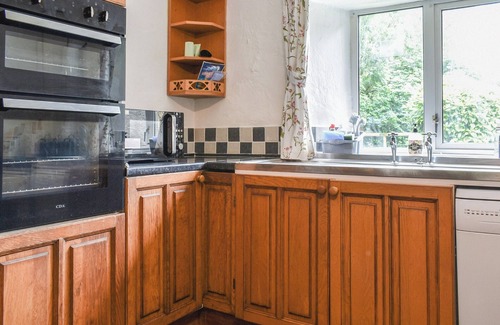 Hewish Cottage | 4 bedroom accommodation in East Rolstone, near Weston-Super-Mare