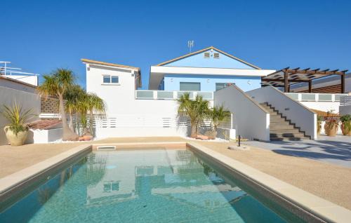 Casuzze House | 4 Bedroom Amazing Home In Kaukana