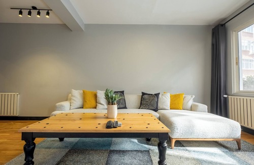 Tophane Apartment | 4-bedroom apartment with private terrace, AC and WiFi