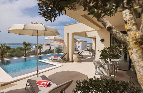 Maslenica House | 4 bedroom awesome home in Maslenica