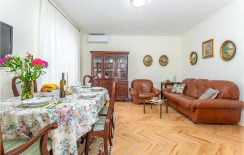Kras House | 4 Bedroom Awesome Home In Kras
